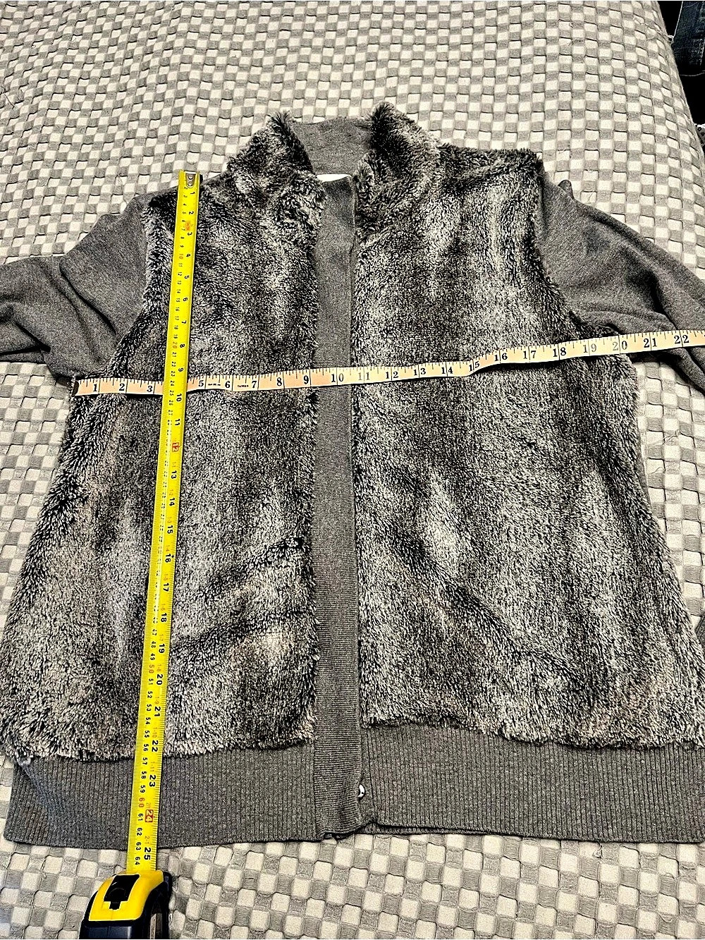 Chico’s zenergy Faux-Fur Front Zip Jacket Gray Size 2 - EUC